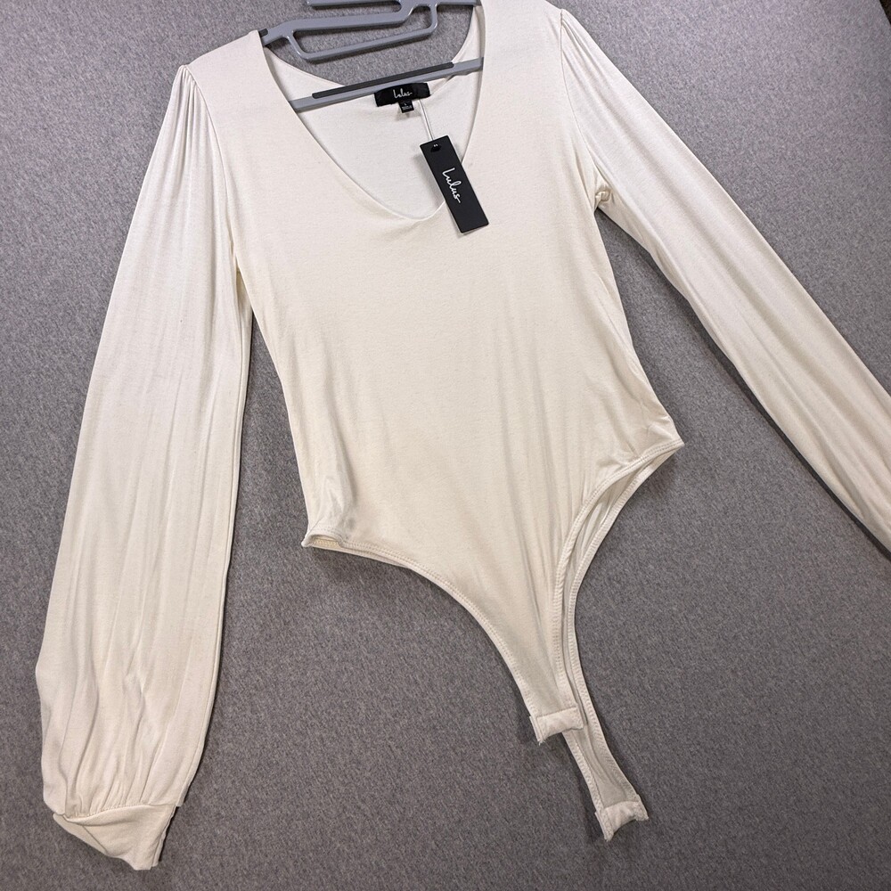 Lulu's White Long Sleeve V-Neck Bodysuit NWT - Size LARGE